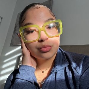 Meet your Posher, Monique